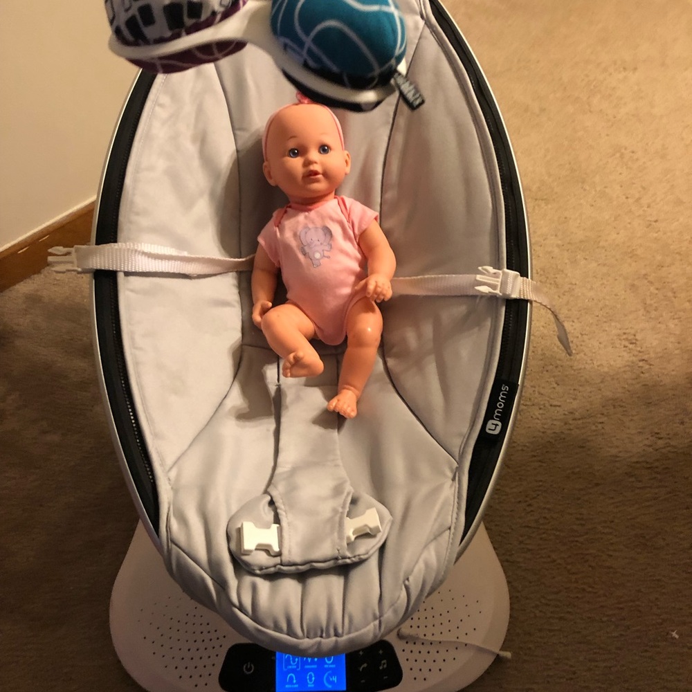 4 Moms baby swing,Bluetooth enabled, 5 motions